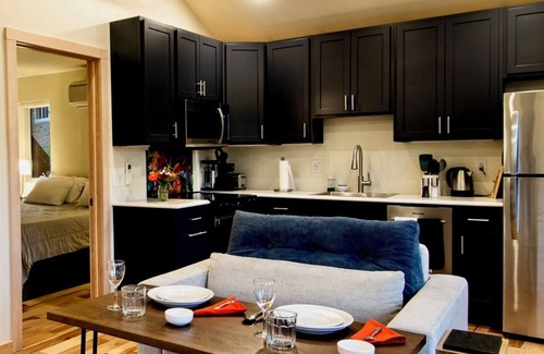 Riverview Apartment | Stunning city view modern apartment