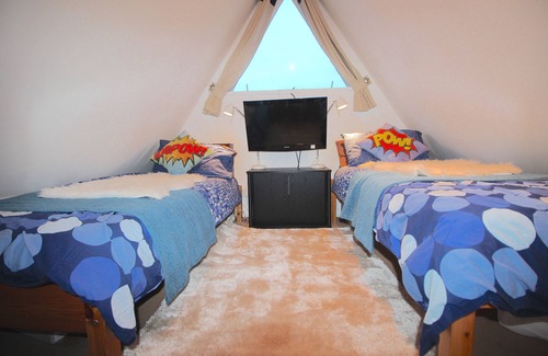 Martin Ski Chalet | Stunning clifftop chalet set in a small, friendly holiday park
