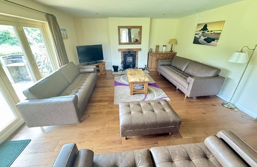 Filey Apartment | Stunning Coastal Cottage - Sleeping 8 in 4 Bedrooms - Pool and Beach Access Included.