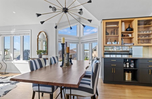 Narragansett House | Stunning coastal home with great ocean views & only a 6 minute walk to beach!