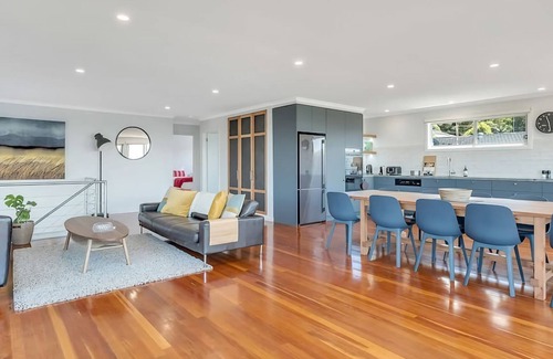 Wombarra House | Stunning Coastal Home Views 1 Hour From Sydney