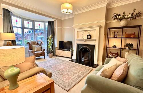 Whitley Bay House | Stunning Coastal Retreat Whitley Bay Sleeps 9
