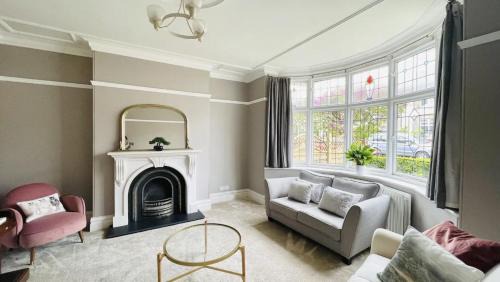 Whitley Bay House | Stunning Coastal Retreat Whitley Bay Sleeps 9