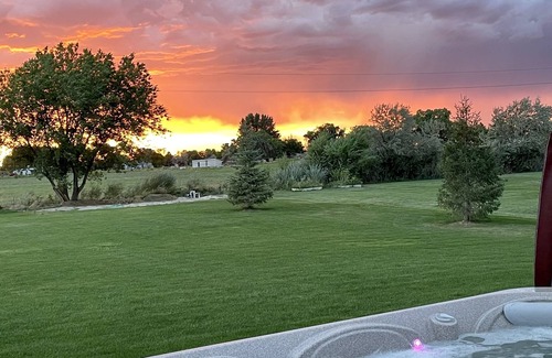 Montrose House | Stunning Colorado Casa w/Hot Tub, 25 min to BLK CNYN