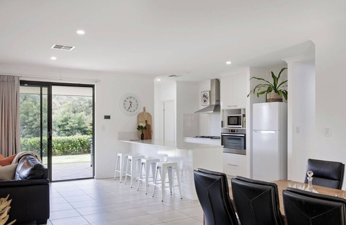Yallingup Siding House | Stunning contemporary villa providing all you need to relax & unwind.
