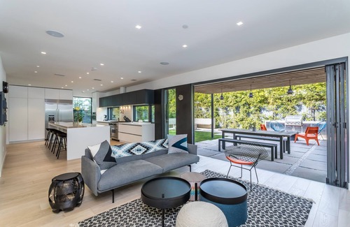 Sunset Park House | Stunning Contemporary Santa Monica Home - 4Br + 5Ba + Private Office