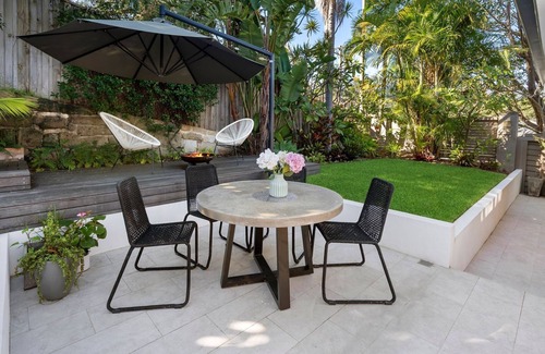 Warriewood House | Stunning Contemporary Home with Tropical Garden