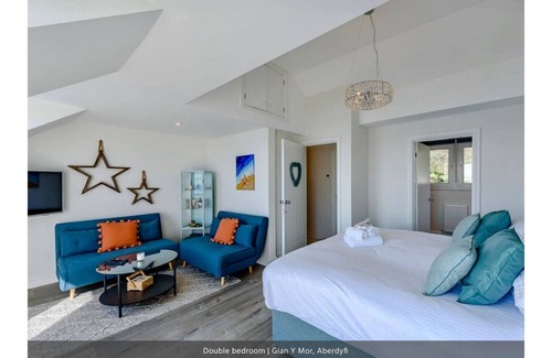 Aberdovey House | Stunning Contemporary Oceanfront House Parking 3 cars and free EV Charger!!