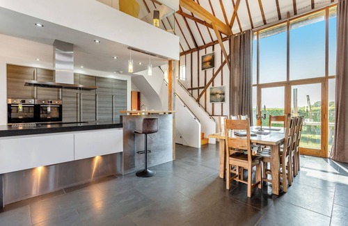 Halstead Cottage | Stunning converted barn in beautiful countryside.