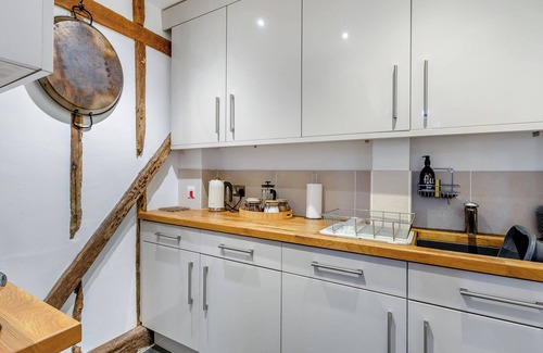 Halstead Cottage | Stunning converted barn in beautiful countryside.