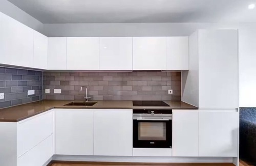 Docklands Apartment | Stunning Cosy Stu-Apartment with Pool Spa & Gym by Canary Wharf & Central London