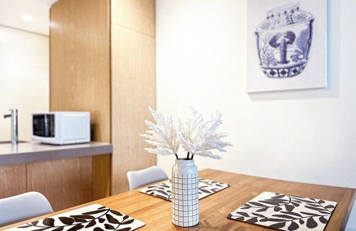 Melbourne Apartment | Stunning courtyard 2BR1BA North Melbourne+Parking