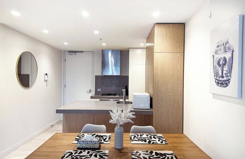 Melbourne Apartment | Stunning courtyard 2BR1BA North Melbourne+Parking