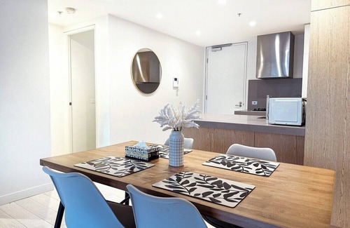 Melbourne Apartment | Stunning courtyard 2BR1BA North Melbourne+Parking
