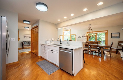 Oakland House | Stunning Deep Creek Lakefront w/Hot Tub & Dock