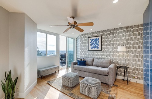 Del Mar Heights House | Stunning Del Mar Home w/Deck: 1 Mi to Beach!
