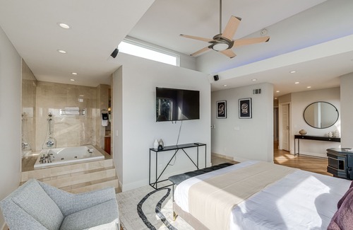 Del Mar Heights House | Stunning Del Mar Home w/Deck: 1 Mi to Beach!