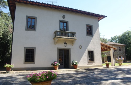 Gambassi Terme Villa | Stunning Detached Villa with Private Pool and AC