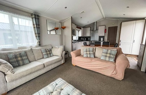 Hunstanton Cabin | Stunning dog friendly caravan at Manor Park, Hunstanton in Norfolk ref 23188K