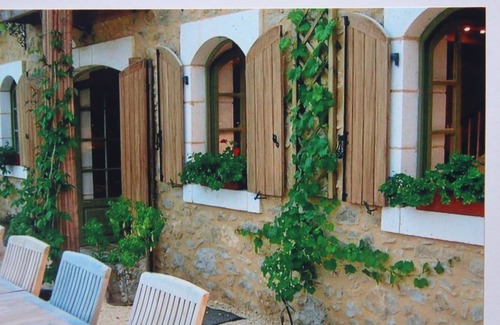 Cales House | Stunning Dordogne riverside villa with heated salt pool, 10min walk to Tremolat