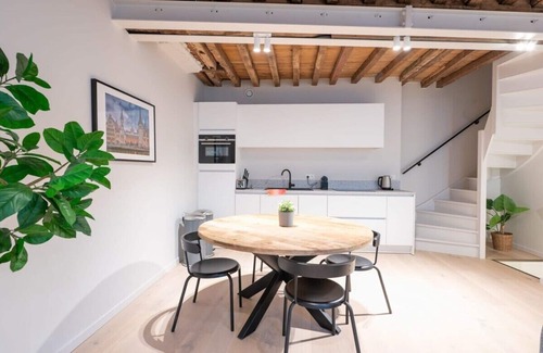 Kunstenkwartier Apartment | Stunning Duplex Apartment in Ghent Center