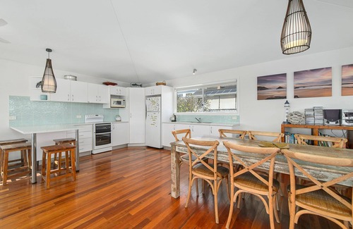 Crescent Head House | STUNNING ENTERTAINING DECK WITH OCEAN VIEWS