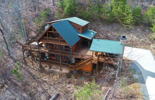 Mineral Bluff Cabin | Stunning expansive mountain views - 3 King Bedrooms, 3 Baths, privacy