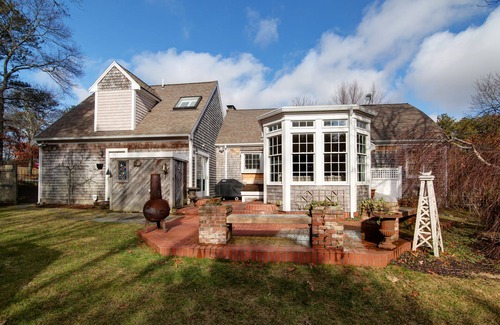 East Falmouth House | Stunning Falmouth Cape House close to Beaches, Golf, Restaurants and Shops.