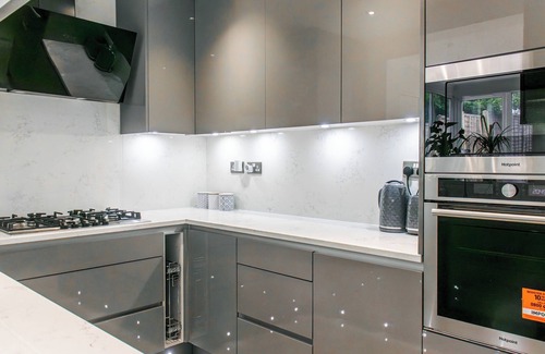 Borehamwood House | Stunning Family Home nr London & Harry Potter Tour | Pass The Keys