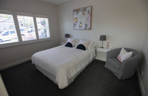 Lane Cove House | Stunning family resort style, close to everything