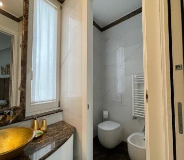 Genoa Historical Centre Apartment | Stunning flat in medieval tower-aquarium, old town town, 7 floor beautiful view