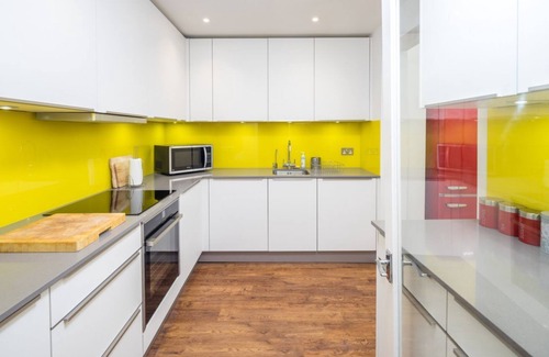 Walpole Apartment | Stunning flat with garden in West London
