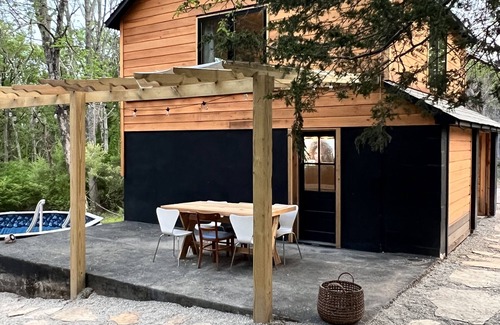 Columbia Cottage | Stunning Forest Cottage with Views!