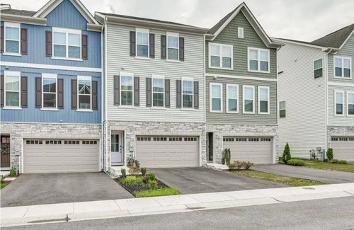South Gate House | Stunning four-bedroom town home located in Millersville