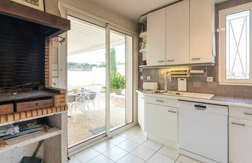 Saint-Pierre-la-Mer House | Stunning private villa for 6 guests with WIFI, A/C, private pool, TV and terrace