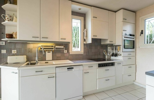 Saint-Pierre-la-Mer House | Stunning private villa for 6 guests with WIFI, A/C, private pool, TV and terrace