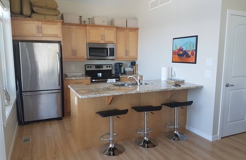 Central Okanagan Cottage | Stunning Full 3 Bedroom Cottage with Lakeview!