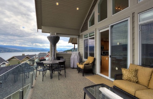 Central Okanagan Cottage | Stunning Full 3 Bedroom Cottage with Lakeview!