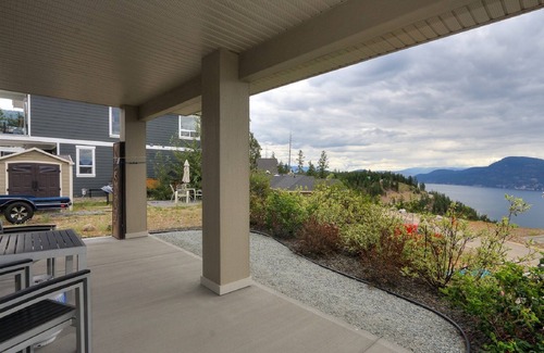 Central Okanagan Cottage | Stunning Full 3 Bedroom Cottage with Lakeview!