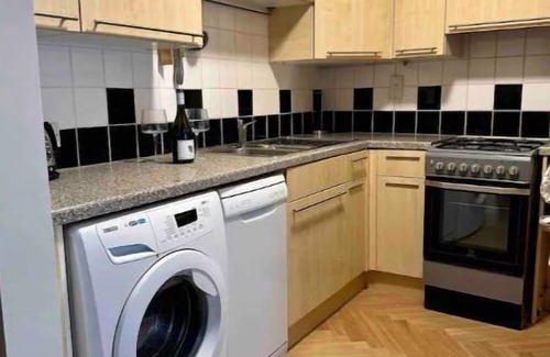 Camden Town with Primrose Hill Apartment | Stunning Garden Flat in the Heart of London, moments from Primrose Hill & Camden