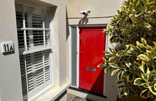 Camden Town with Primrose Hill Apartment | Stunning Garden Flat in the Heart of London, moments from Primrose Hill & Camden