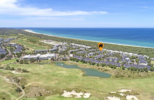 Magenta Shores House | Stunning garden view townhouse at Magenta