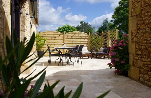 Lalinde Cottage | Stunning Gite in the Dordogne countryside, 30 minutes from Bergerac