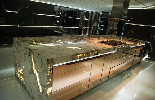 Astorga House | Stunning Golden Marble Suite Parque Lleras