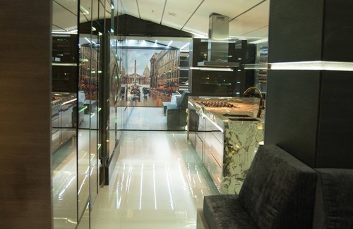 Astorga House | Stunning Golden Marble Suite Parque Lleras