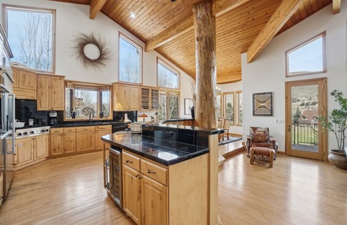 Gorgosa House | Stunning Golf Course Retreat on 15th Hole at Jeremy Ranch