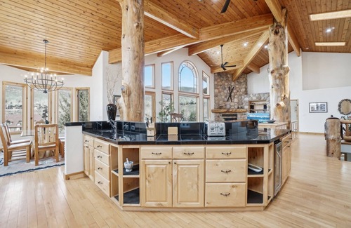 Gorgosa House | Stunning Golf Course Retreat on 15th Hole at Jeremy Ranch
