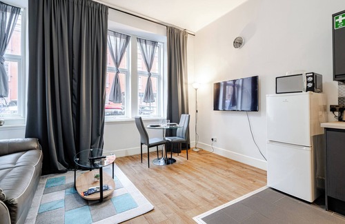 Glasgow Apartment | Stunning Ground Floor Flat in SouthSide.