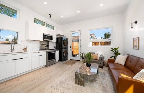 Santa Maria House | Stunning Guesthouse with Private Entry & Courtyard