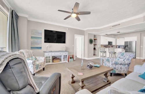 Thomas Drive House | Stunning Gulf Front Condo, Majestic Sunset Views from Private Balcony, Pool, Beach Access-Sleeps 6!